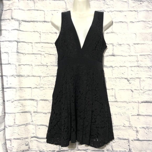 FREE PEOPLE LOVELY BLACK V NECK LACE MINI DRESS XS - Picture 3 of 11